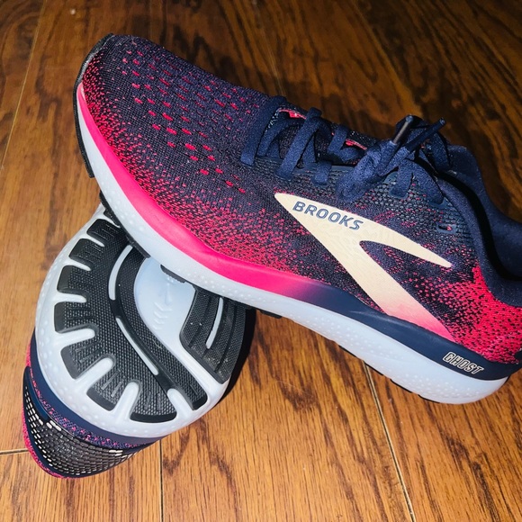 Brooks Shoes - Brooks Women's Athletic Shoes - Navy and Red